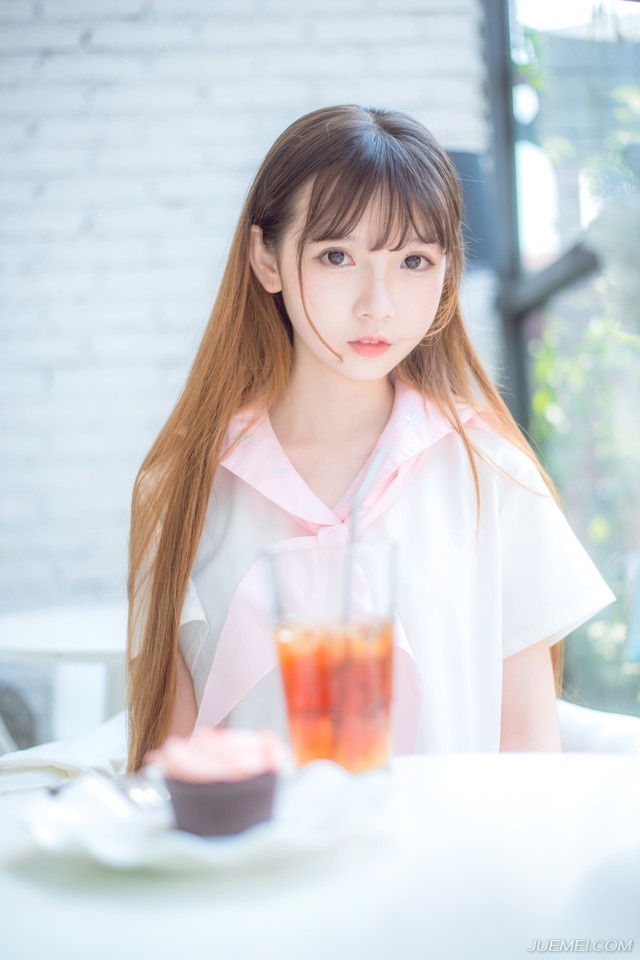 努力只能及格，拼命才能优秀。要么出众，要么出局，这是人生真谛。